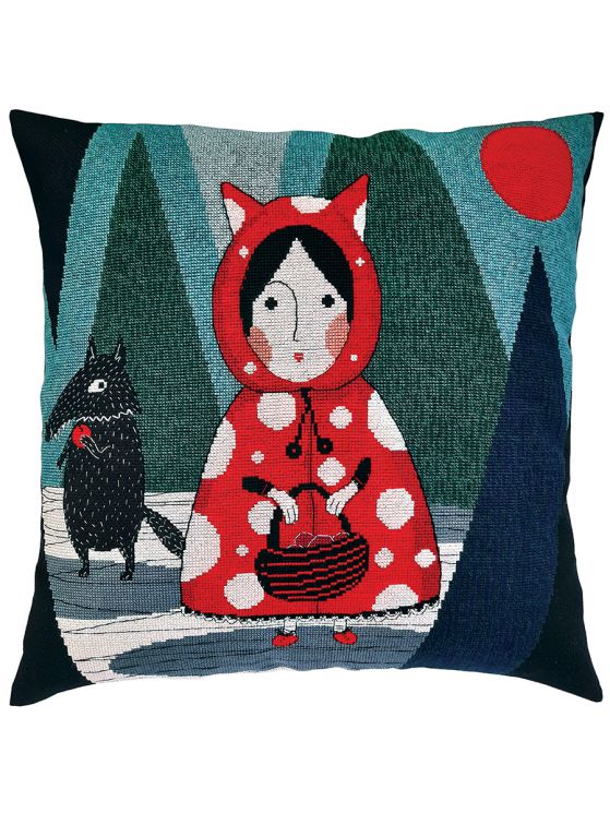 CU070 НАБОР ДЛЯ ВЫШИВАНИЯ РТО "У НЕЁ ЕСТЬ КРАСНОЕ ПАЛЬТО С КАПЮШОНОМ. ОНА НОСИТ ЕГО КАЖДЫЙ ДЕНЬ"